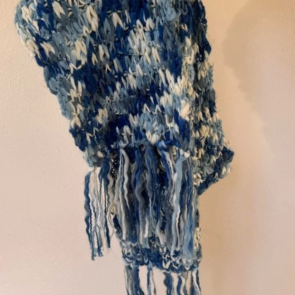 Blue and white chunky scarf with fringe